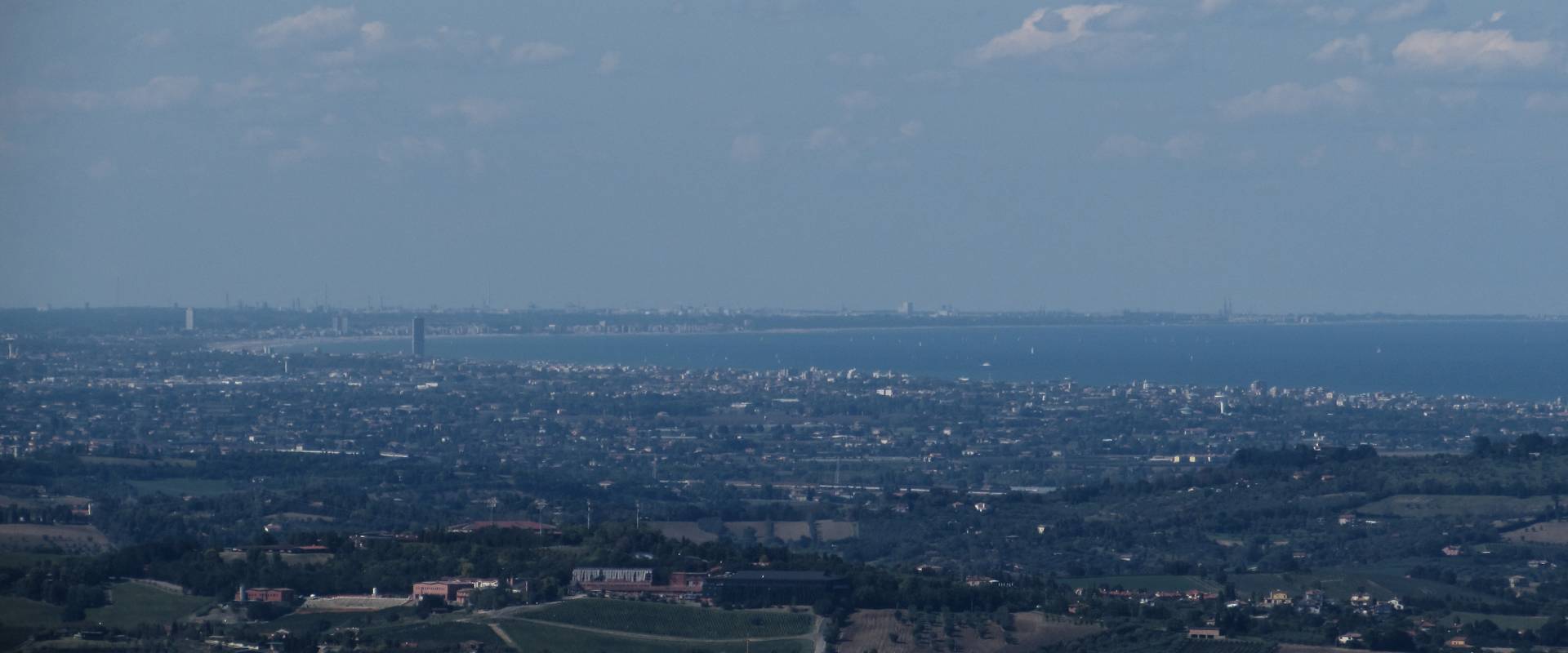 Il Panorama dalla Rocca arriva fino a Ravenna foto di Larabraga19